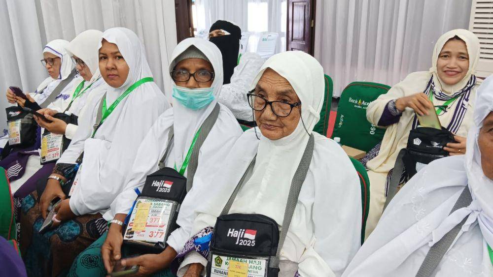 Jemaah calon haji dari tiga generasi yang tergabung dalam Kloter 7 Embarkasi Aceh. (Dokumentasi Humas Kanwil Kemenag Provinsi Aceh)