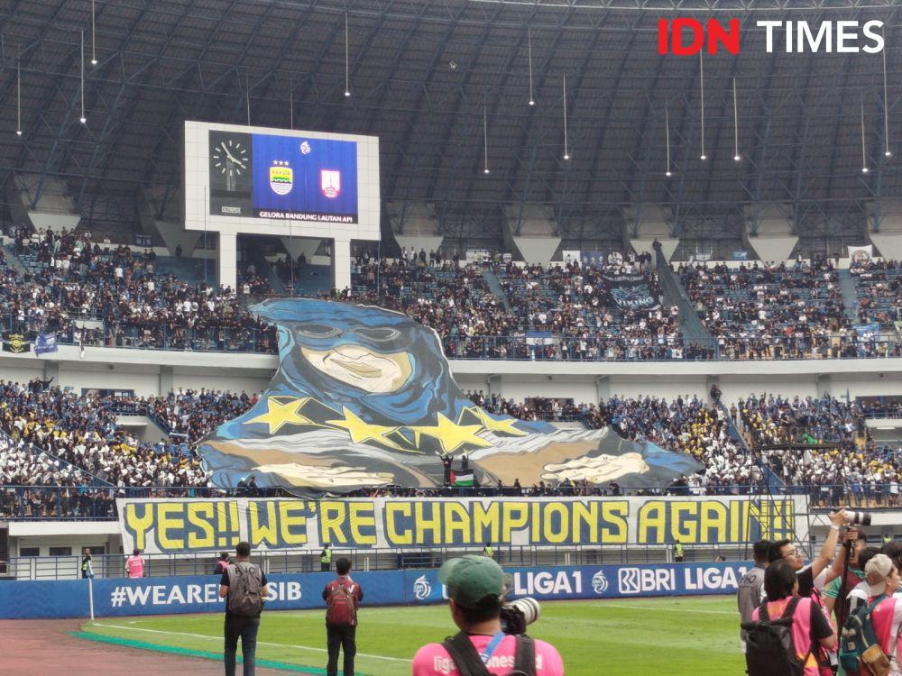Bobotoh di Stadion GBLA saat Persib vs Persis. (IDN Times/Sandy Firdaus)