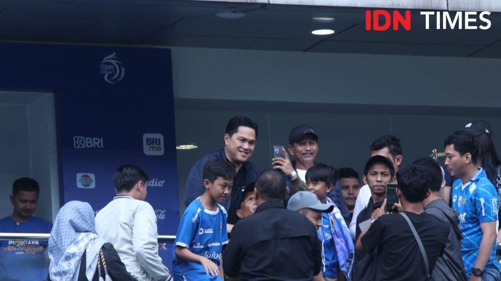 Ketum PSSI Erick Thohir tonton laga Persib vs Persis. (IDN Times/Sandy Firdaus)