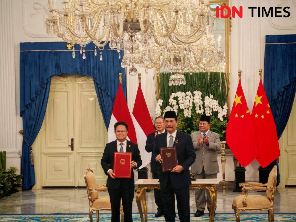 Presiden Prabowo dan PM Li Qiang saksikan penandatanganan MoU Indonesia-China di Istana Merdeka, Jakarta (IDN Times/Ilman Nafi'an)