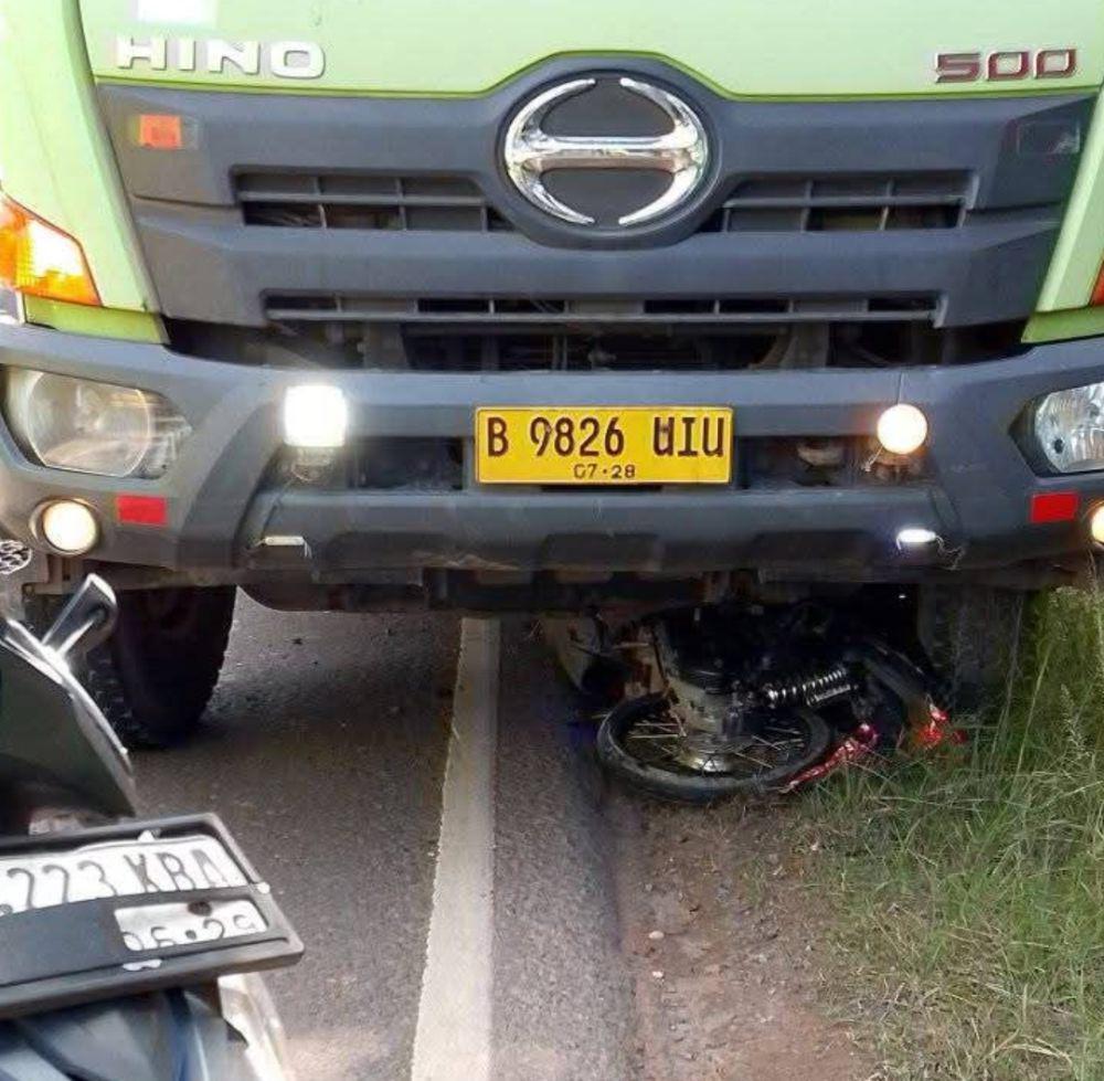 Tabrakan Beruntun 3 Kendaraan di Jalintim Muba, 1 Orang Tewas