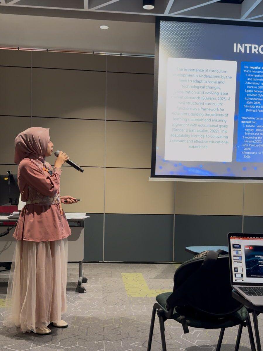 Dosen UIN RIL Tampil di Konferensional Bergengsi di Hong Kong