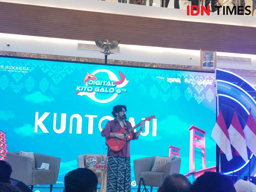Kunto Aji Nyanyi Bareng Warga Palembang, Tak Lupa Beri Tips Sukses