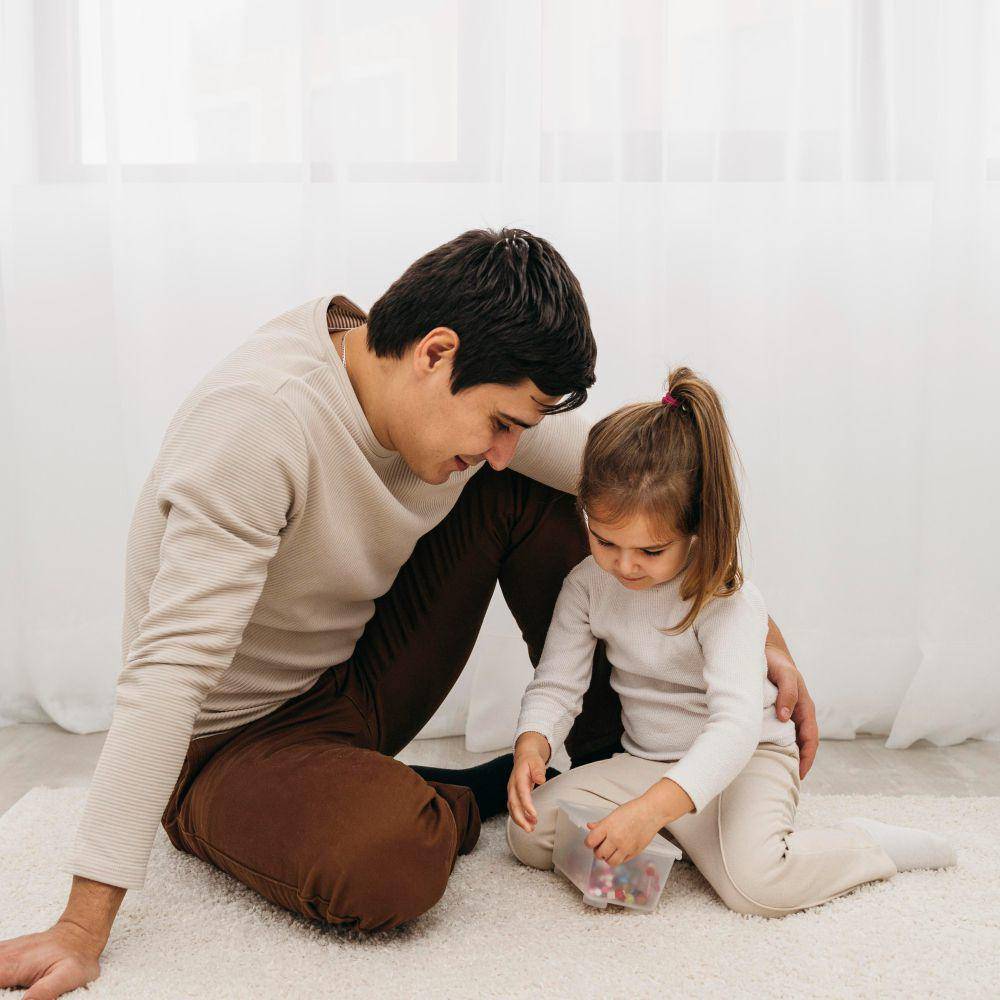 ilustrasi ayah dan anak (freepik.com/freepik