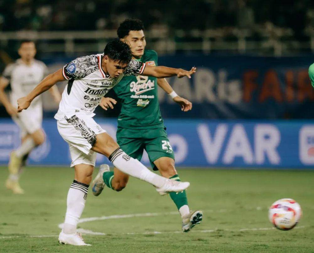 Rahmat Arjuna berhasil membobol gawang Persebaya Surabaya. (Instagram.com/baliunitedfc)