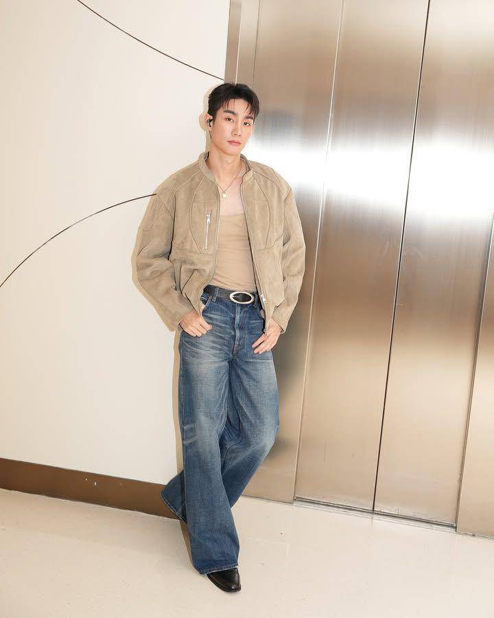 styling loose jeans ala Force Jiratchapong (instagram.com/fforce_)