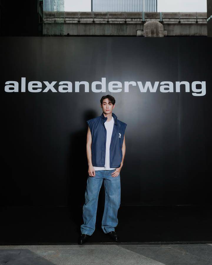 styling loose jeans ala Force Jiratchapong (instagram.com/fforce_)