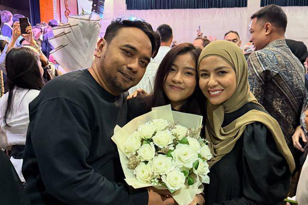 7 Potret Kelulusan SMP Louisa Anak Meisya Siregar, Ditemani Keluarga
