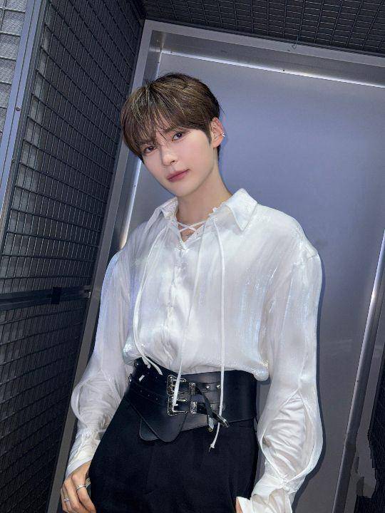 Sung Hanbin (x.com/ZB1_official)