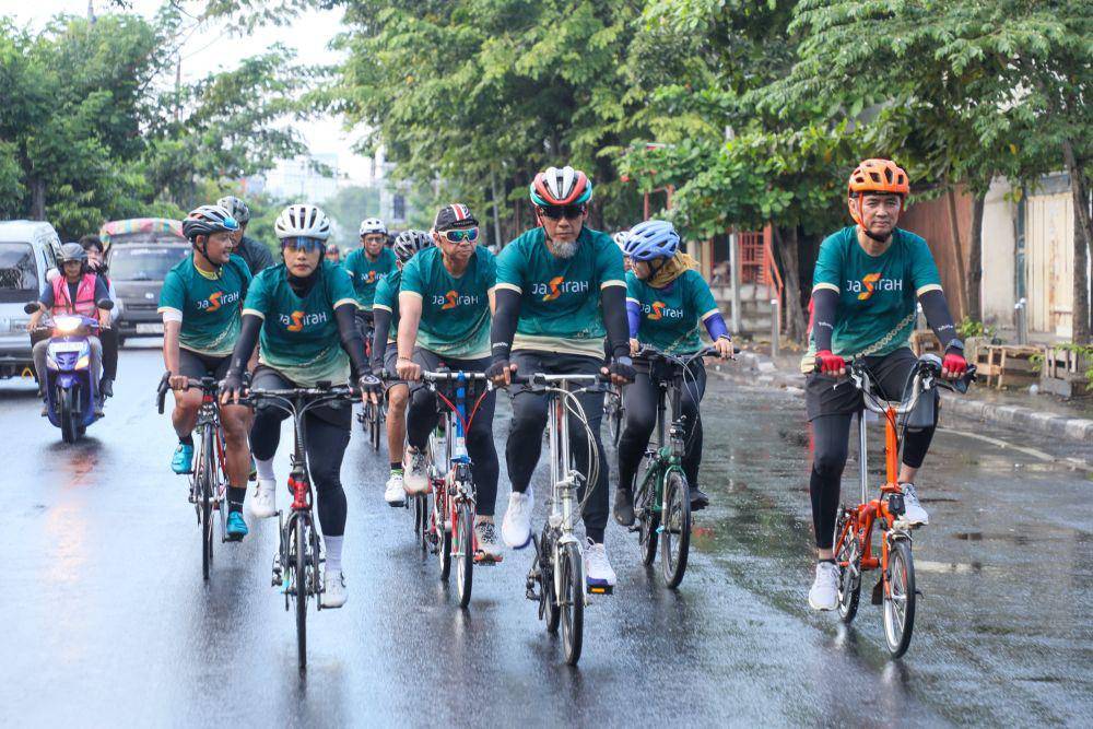 Peserta gowes Jasirah menempuh rute 15 kilometer di Kota Semarang, melintasi kawasan Pleburan, MT Haryono, Kota Lama, Titik Nol, Tugu Muda, Banjir Kanal, hingga Sam Poo Kong. (IDN Times/Dok Humas Pemprov Jateng)