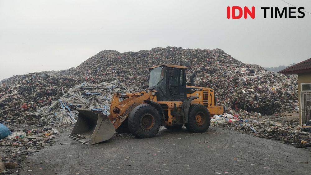 Bau Gunung Sampah TPS Galuga Menyebar, Bogor Janji Alih Sistem