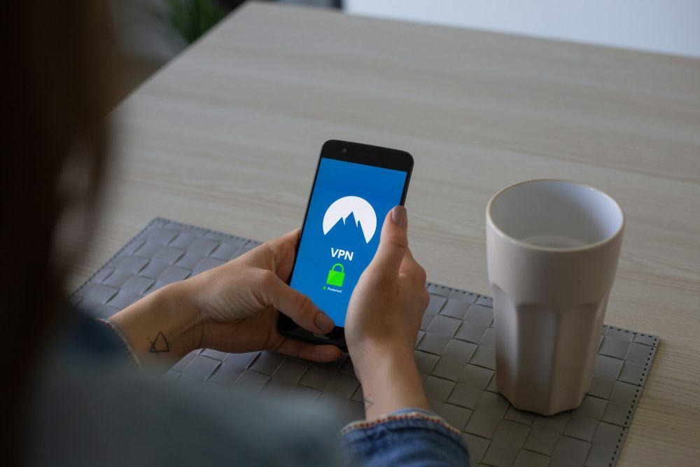 ilustrasi VPN (unsplash.com/Petter Lagson)