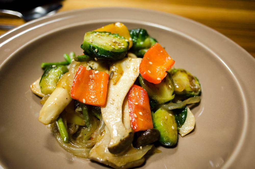 ilustrasi tumis sayur