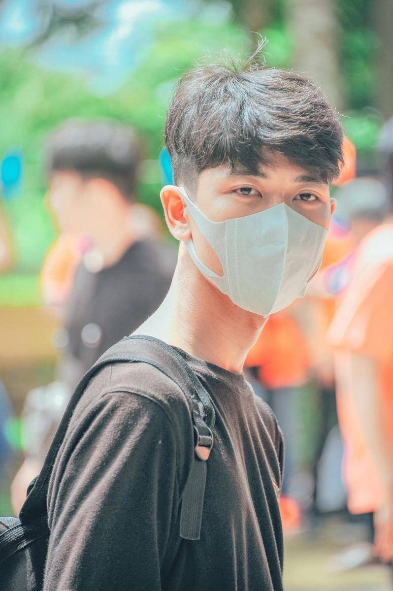 ilustrasi orang memakai masker (pexels.com/min an)