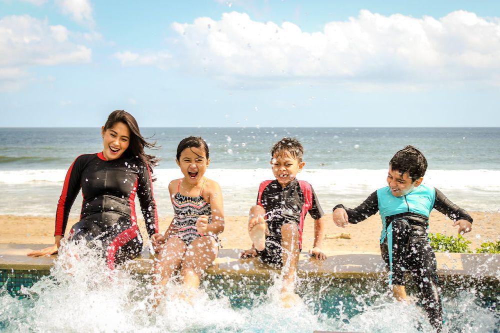 3 Tips Aman Ajak Anak Kecil Bermain Air, Gembira Tanpa Rasa Khawatir