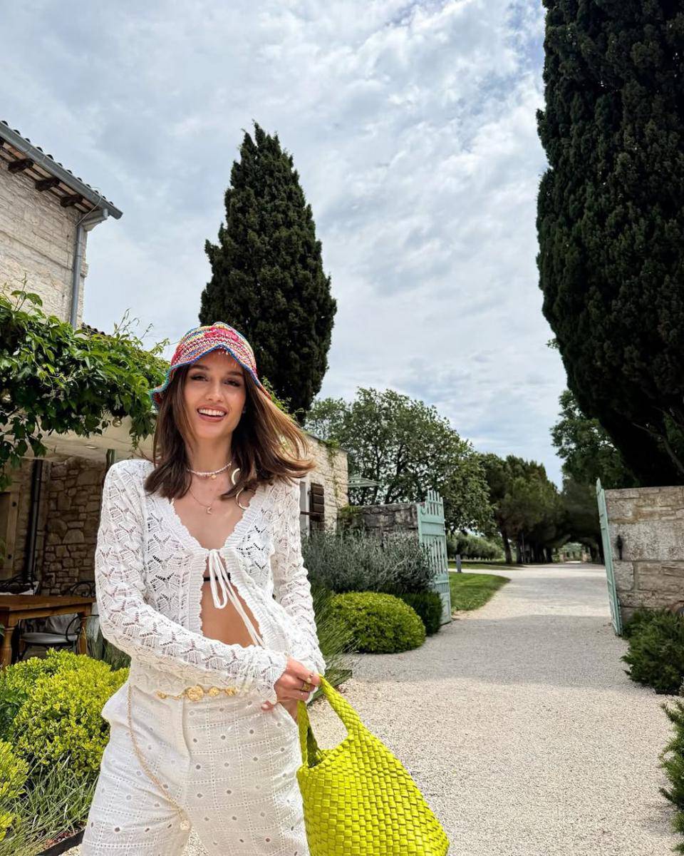 potret Cinta Laura Kiehl (instagram.com/claurakiehl)