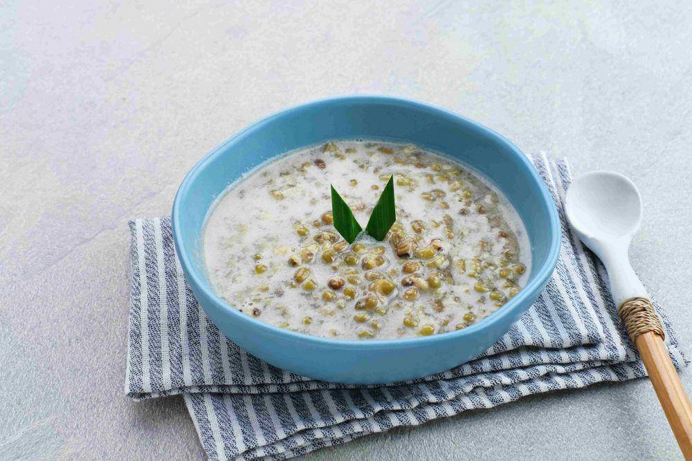 ilustrasi bubur kacang hijau (vecteezy.com/Tyas Indayanti)