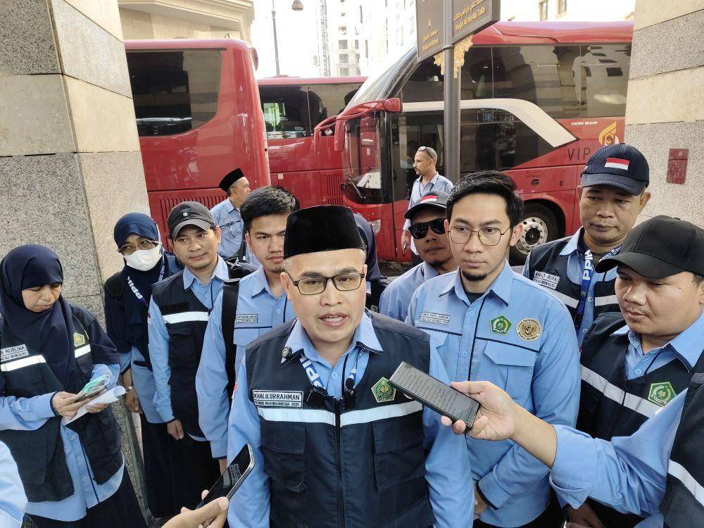 Wakil Kepala Daerah Kerja Madinah, Khalilurrahman, usai mengantar jemaah haji kloter terakhir, JKS 31, dari Hotel Diyar Al Nakhel, Sektor 4, Jalan Al Bara bin Azib, Madinah, menuju Makkah, Arab Saudi, Minggu (25/5/2025). (Media Center Haji)
