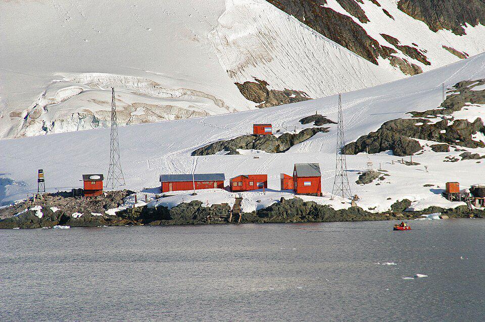 salah satu lokasi penelitian bernama Almirante Brown yang ada di Antarktika (commons.wikimedia.org/W. Bulach)