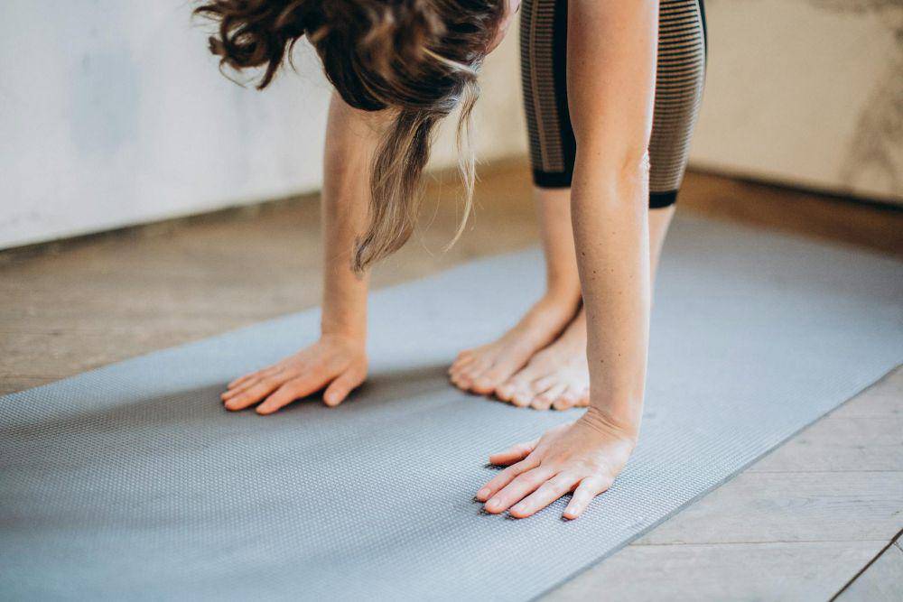 llustrasi matras yoga (pexels.com/Elina Fairytale)