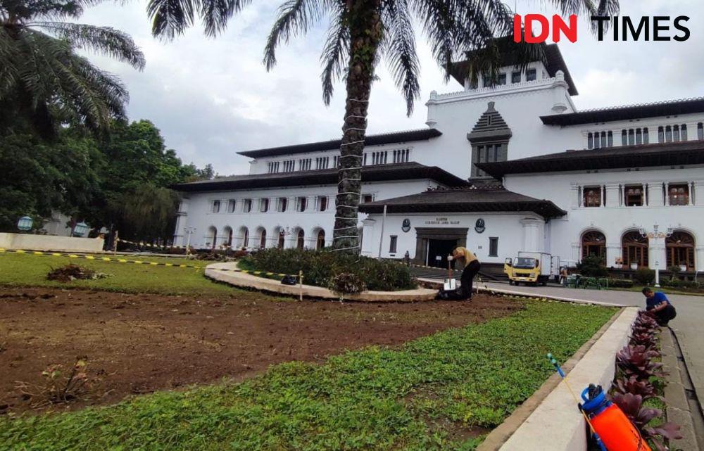 Perayaan Kemenangan Persib Bikin Taman Gedung Sate Rusak!