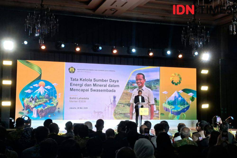 Menteri ESDM, dalam acara Energi Mineral Forum di Kempinski Jakarta, Senin (26/5/2025). (IDN Times/Trio Hamdani)