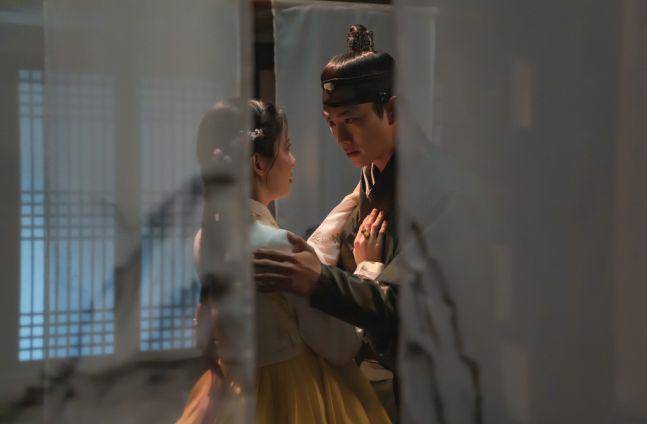 cuplikan drakor The First Night with The Duke (dok. KBS/The First Night with The Duke)