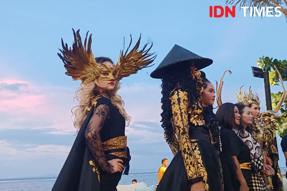 26 Fashion Motif Kain Prada Bali Diperagakan di Malaysia