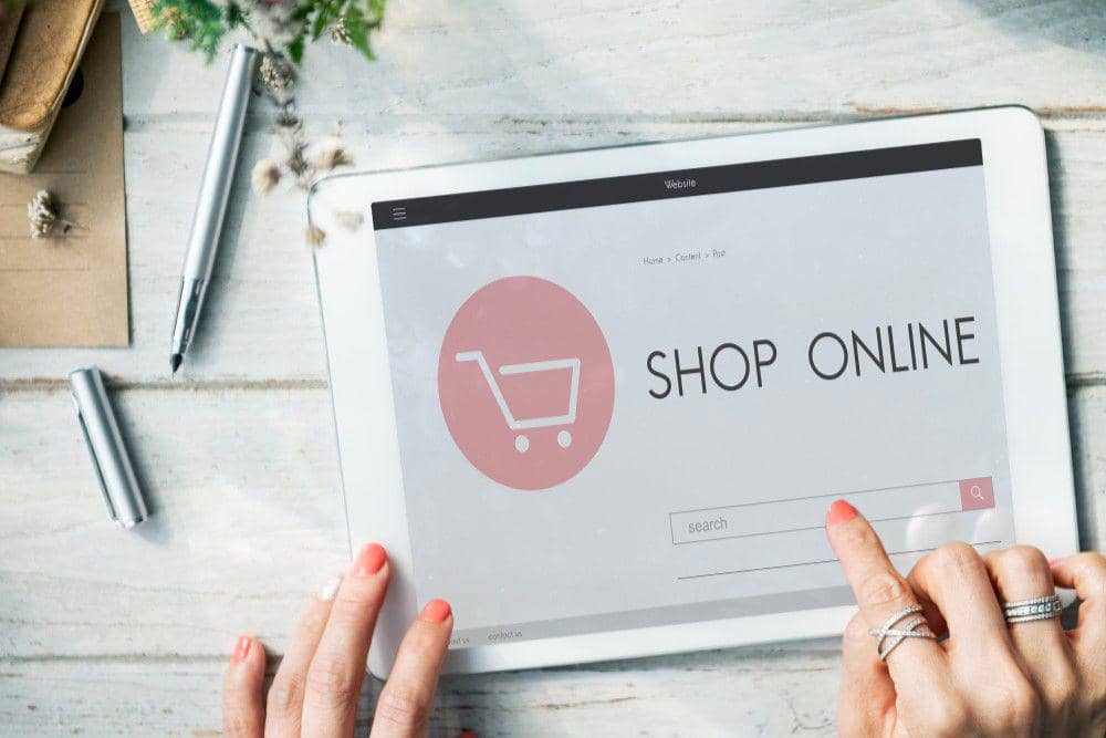 ilustrasi belanja online (freepik.com/rawpixel com)