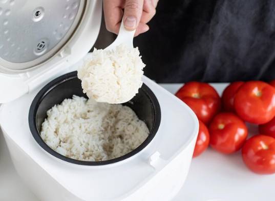 ilustrasi memasak nasi (freepik.com/freepik