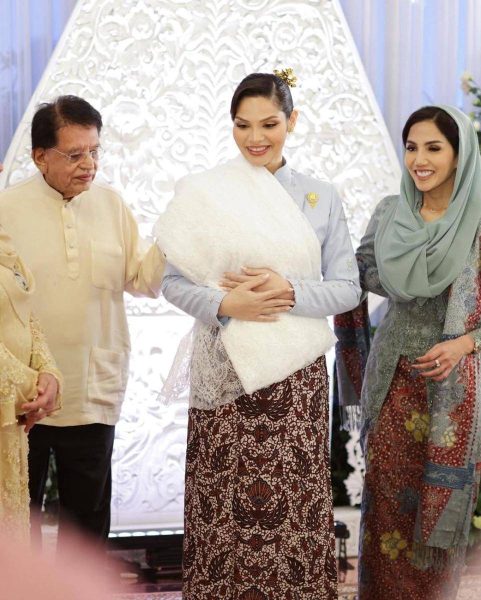 Lamaran Tengku Nadira Adnan (Mozawahyu via Instagram.com/tengkunadiraadn)