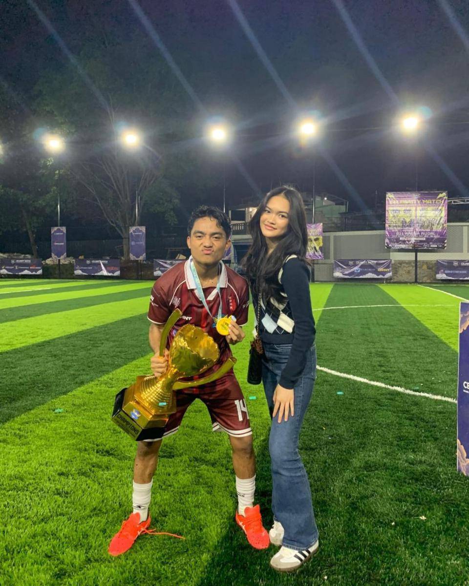 kemesraan Betrand Peto dan kekasih (Instagram.com/betrandpetoputraonsu)