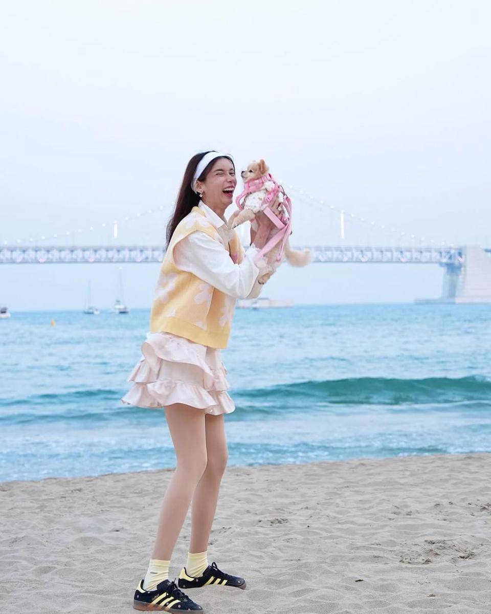 casual teen style ala Sabrina Chairunnisa (instagram.com/sabrinachairunnisa_)