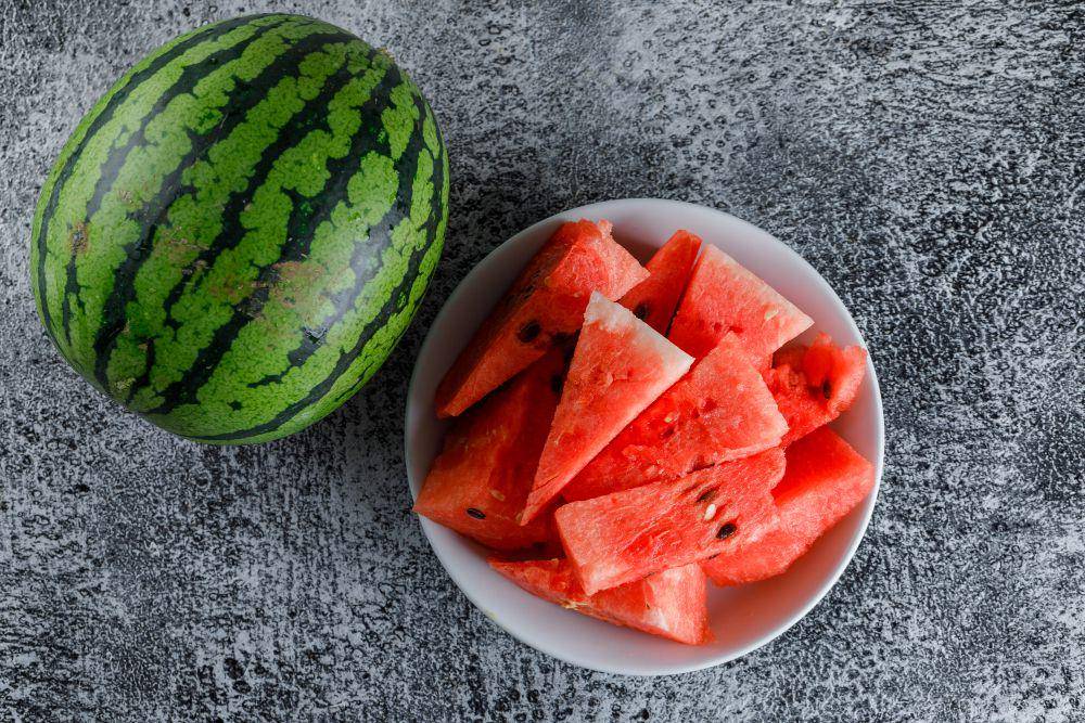 ilustrasi buah semangka (freepik.com/8photo)