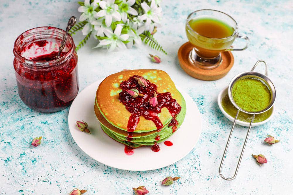 ilustrasi pancake matcha (freepik.com/azerbaijan stockers)