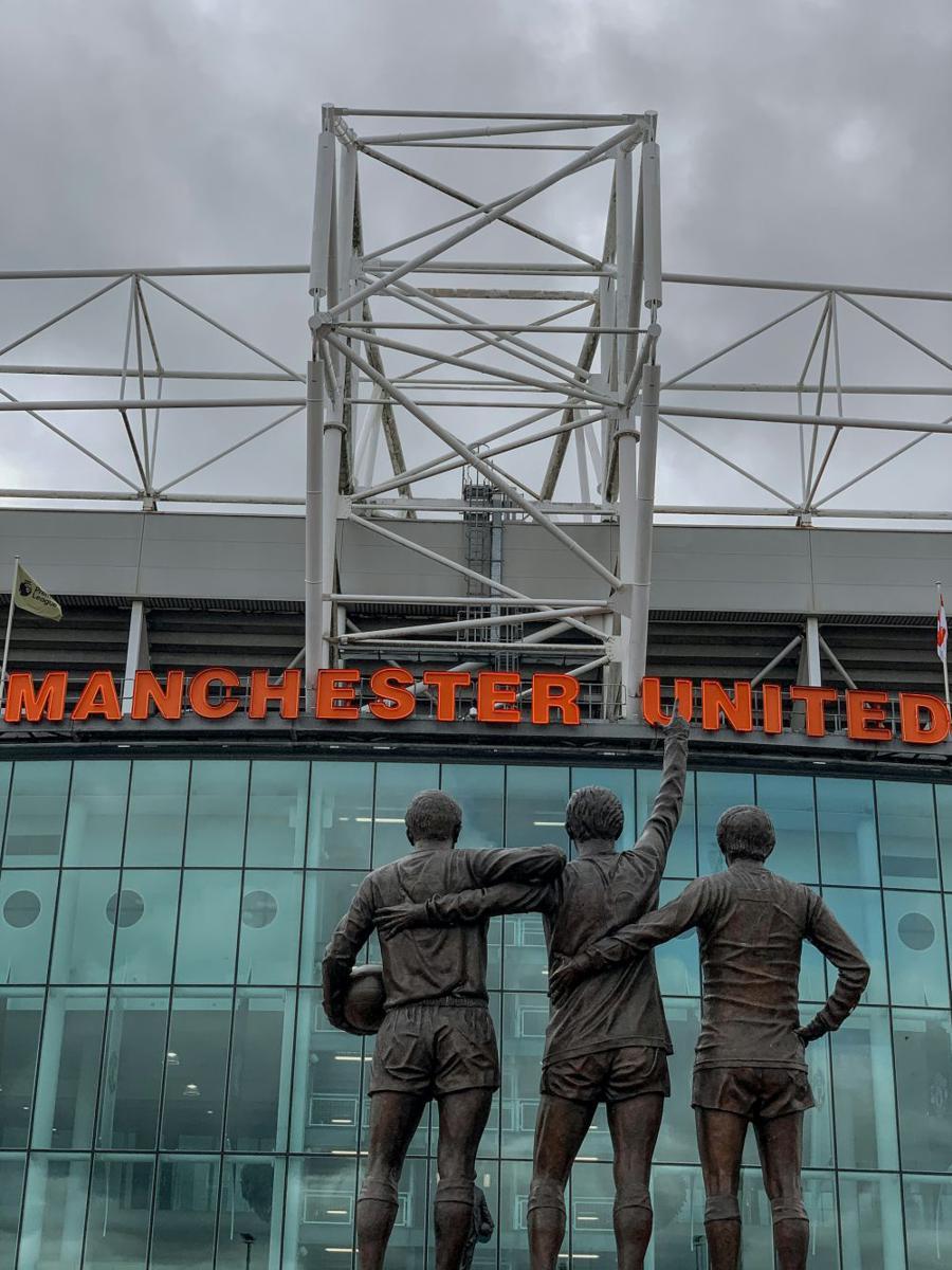 Emiliano Martinez Pengin Jadi Kiper Utama MU, Gantikan Onana!