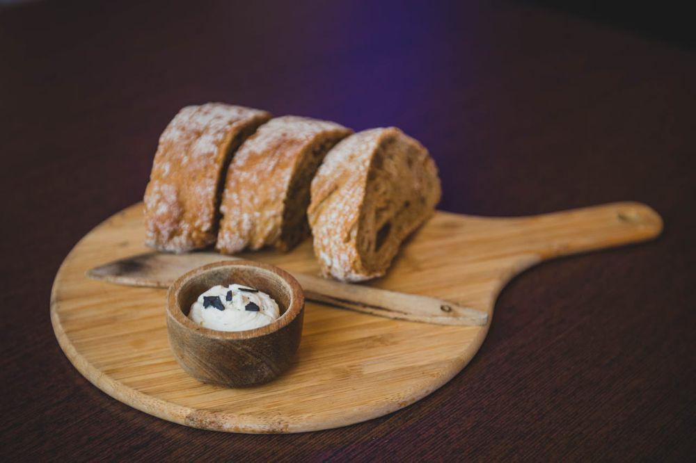 Ilustrasi roti sourdough (pexels.com/Valeria Boltneva)