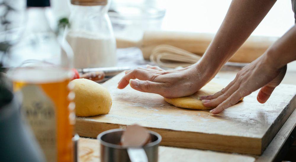 5 Alasan Baking untuk Orang Lain Bisa Bikin Kamu Bahagia