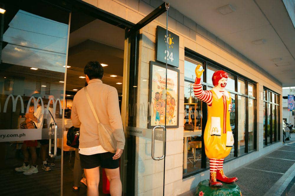 ilustrasi restoran fast food McDonald’s (pexels.com/Kenneth Surillo)
