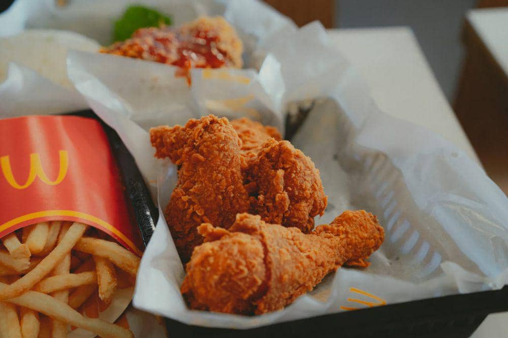 ilustrasi ayam goreng fast food