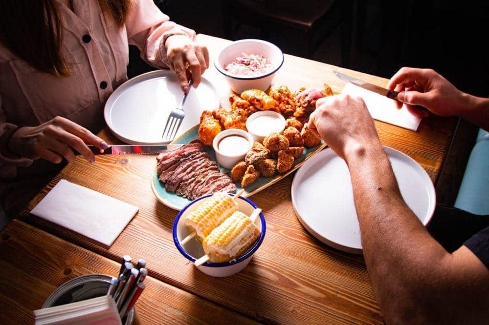 5 Kebiasaan Setelah Makan yang Membuat Proses Pencernaan Tidak Optimal