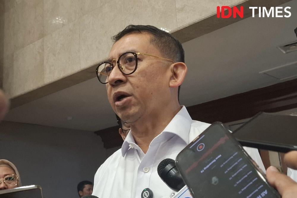 Ikohi: Upaya Fadli Zon Menulis Ulang Sejarah Itu Sia-Sia