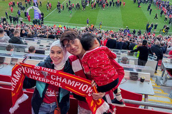 7 Potret Rizky Billar dan Lesti Nonton Perayaan Juara Liverpool
