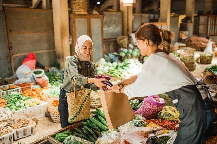 ilustrasi perempuan belanja (freepik.com/odua)