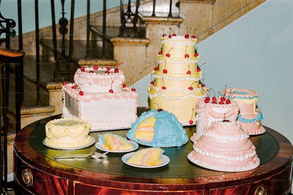 ilustrasi kue ulang tahun upin ipin warna kuning dan biru (unsplash.com/Daniel Neuhaus)