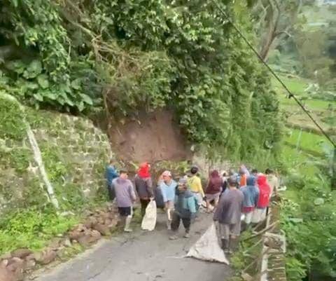 Hujan lebat picu longsor. IDN Times/ Istimewa.