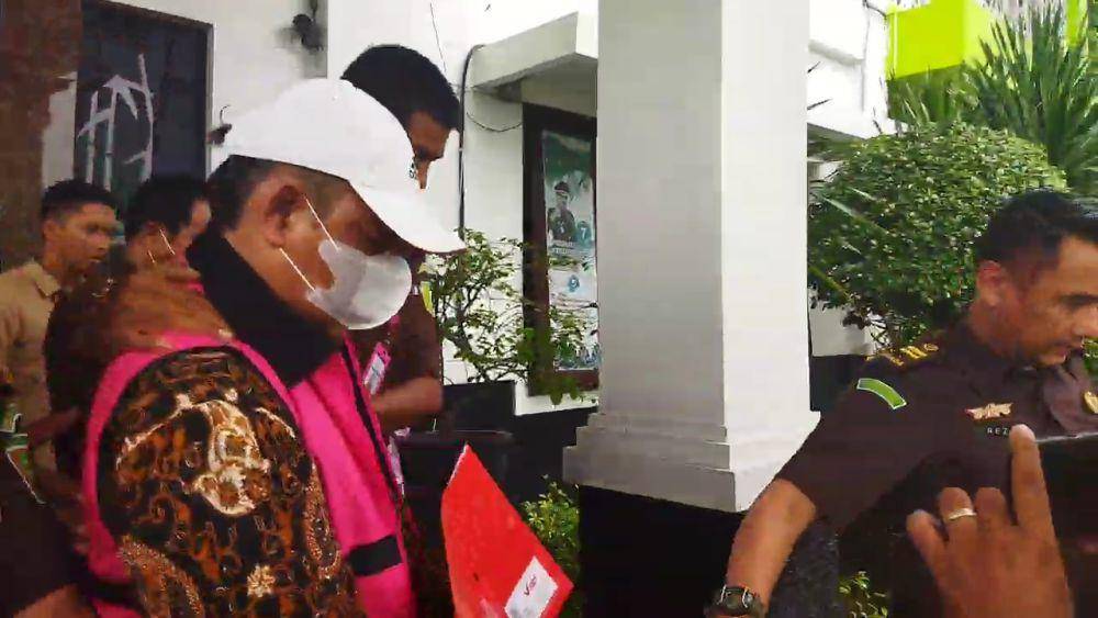 Kejari resmi menahan, Winarto, Politisi Partai Golkar yang juga menjabat sebagai Ketua Komisi II DPRD Ngawi. IDN Times/ Riyanto.