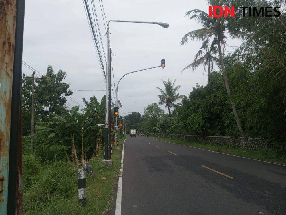 Ilustrasi lampu penerangan jalan umum (LPJU).(IDN Times/Daruwaskita)