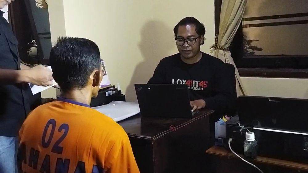 AS penjaga perlintasan kereta api ditetapkan sebagai tersangka dalam kasus laka maut KA Malioboro Ekpres dengan 7 kendaraan. IDN Times/ Riyanto.