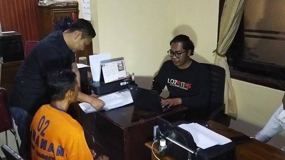 AS penjaga perlintasan kereta api ditetapkan sebagai tersangka dalam kasus laka maut KA Malioboro Ekpres dengan 7 kendaraan. IDN Times/ Riyanto.